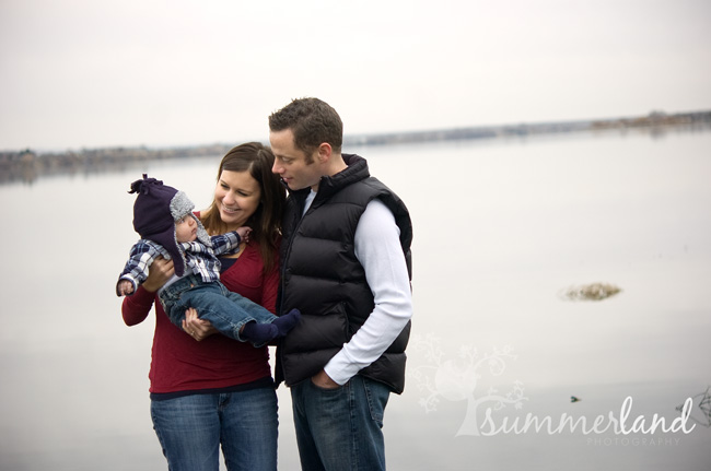 family in front of Moses Lake during a family portrait session by Summerland Photography