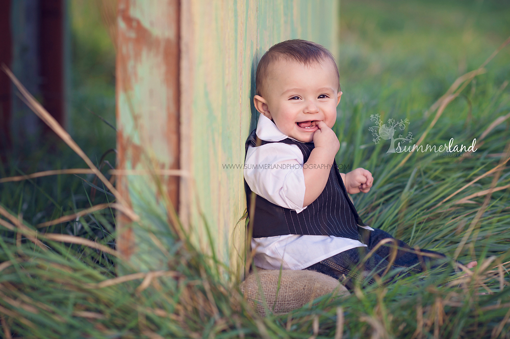 six month outdoor baby portrait Pasco, Kennewick, Richland Tri-Cities Summerland Baby Plan member