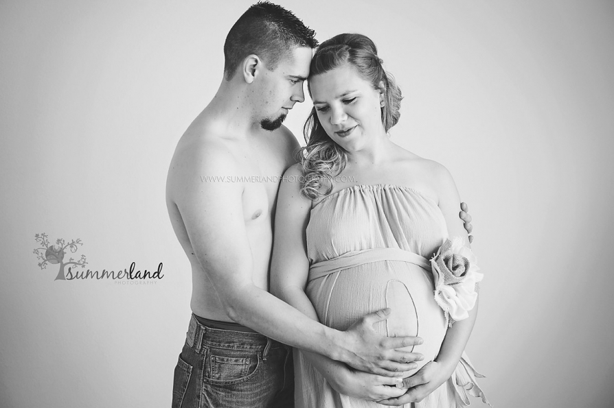 Black and White pregnancy pictures in Othello