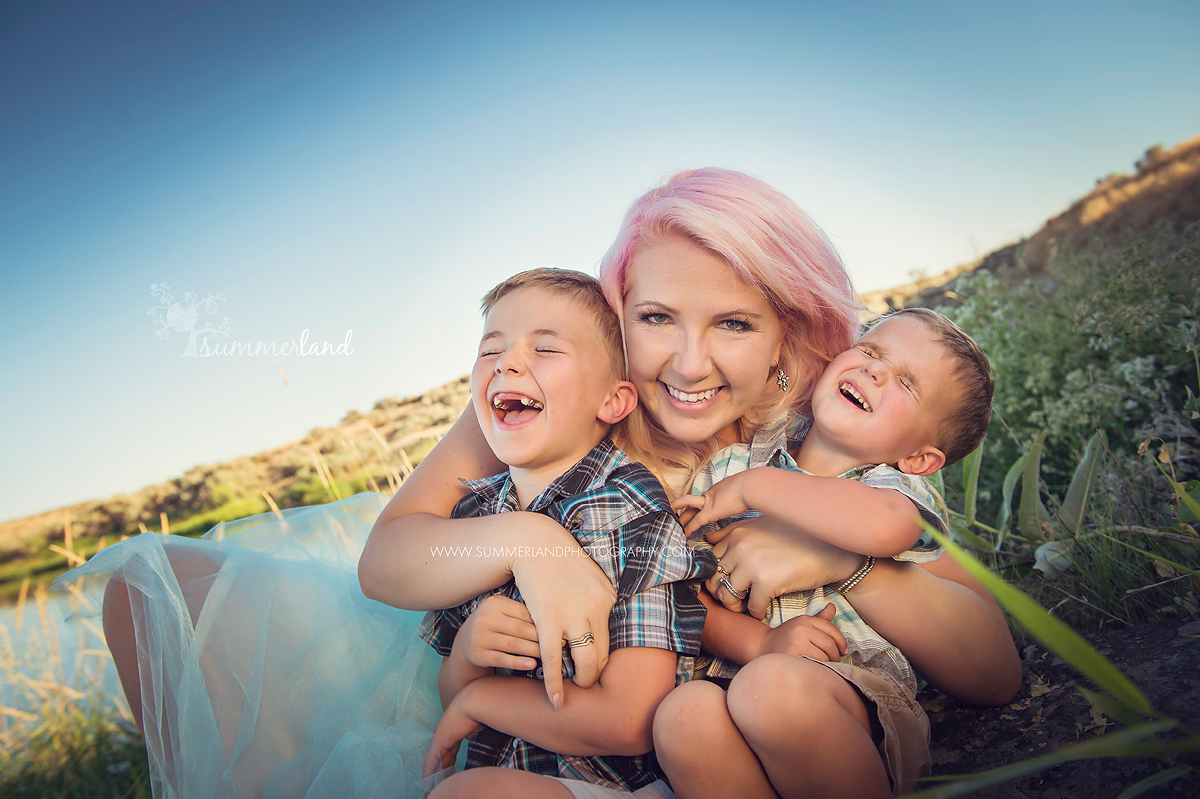 Lifestyle family portraits in Tri-Cities, WA