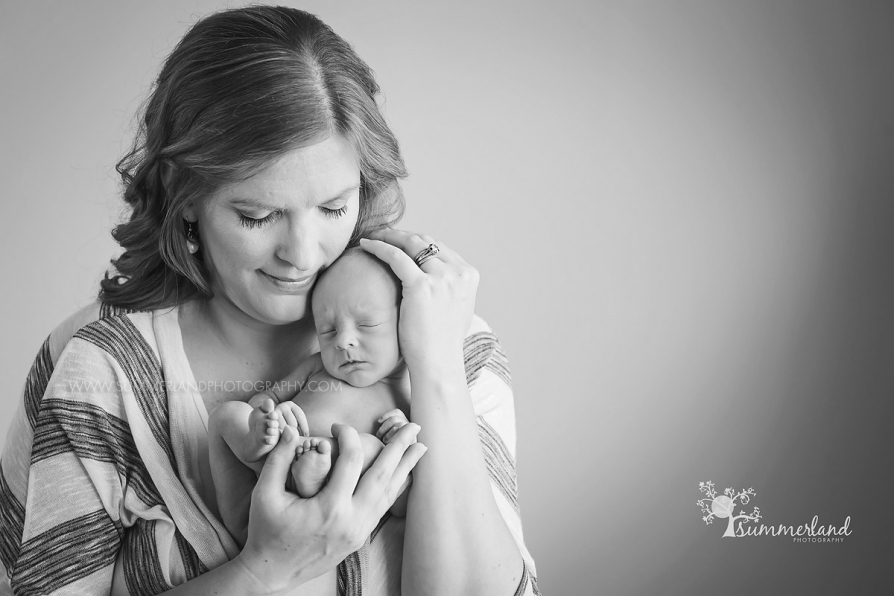 Black and White mother and baby photography Kennewick